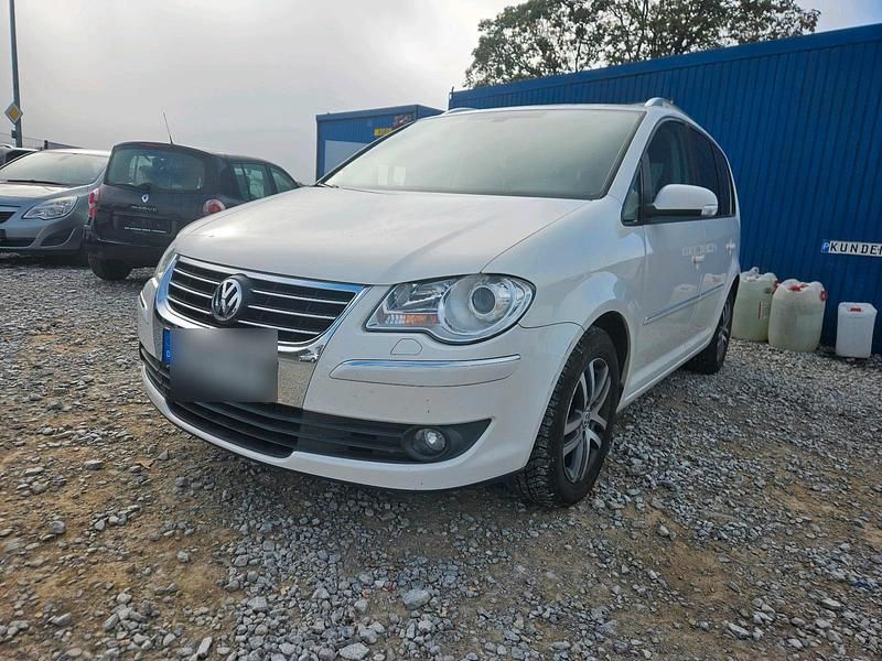 Weiß Gebraucht 2007 VW Touran Van / Kleinbus | 4.500 € (Etwas zu teuer) - Bild 1/4