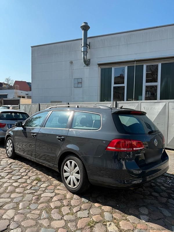 Gebraucht VW Passat 140 PS (102 kW) 2012 Grau Kombi