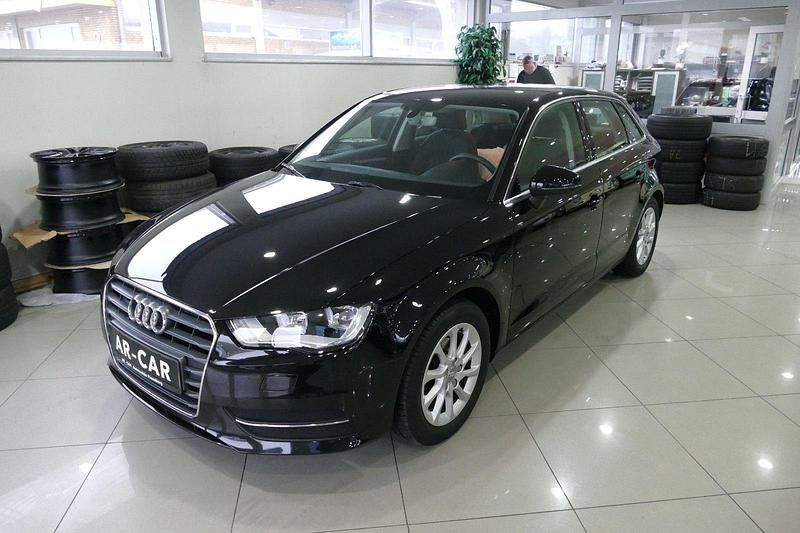 Schwarz Gebraucht 2016 Audi A3 Attraction Limousine | 13.990 € (Fairer Preis) - Bild 1/4