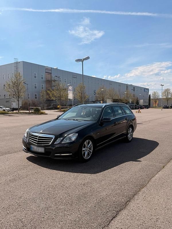 Gebraucht Mercedes E250 204 PS (150 kW) 2011 Schwarz Kombi
