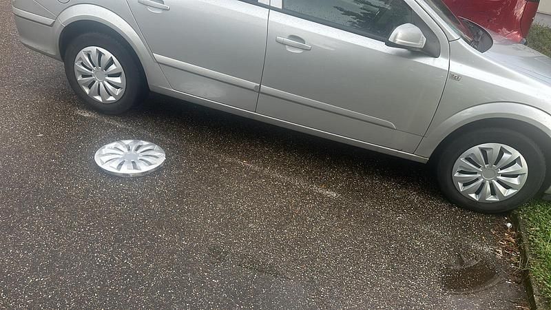 Silber Gebraucht 2007 Opel Astra Kombi | 1.500 € - Bild 1/1