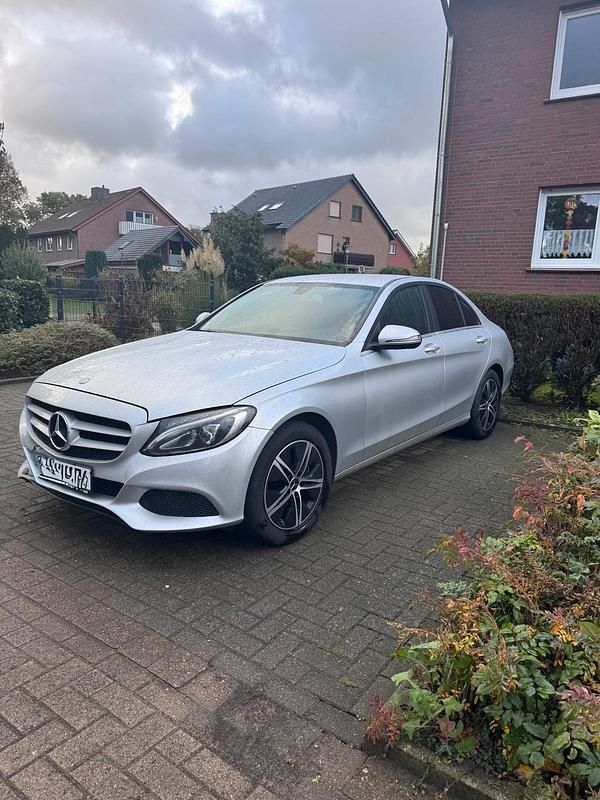 Silber Gebraucht 2016 Mercedes C220 Limousine | 15.599 € (Fairer Preis) - Bild 1/4