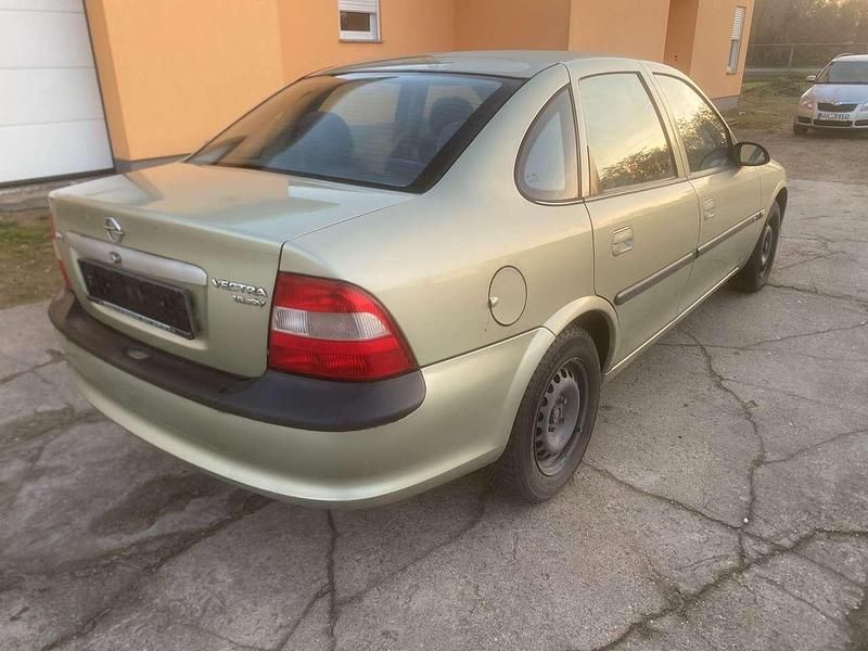 Gebraucht Opel Vectra 101 PS (74 kW) 1996 Grün Limousine