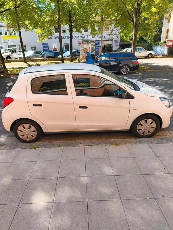 Weiß Gebraucht 2016 Mitsubishi Space Star Kleinwagen | 3.600 € (Guter Preis) - Bild 1/4