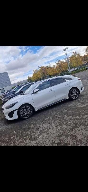 Weiß Gebraucht 2024 Kia ProCeed GT-Line Coupé | 28.000 € (Fairer Preis) - Bild 1/4