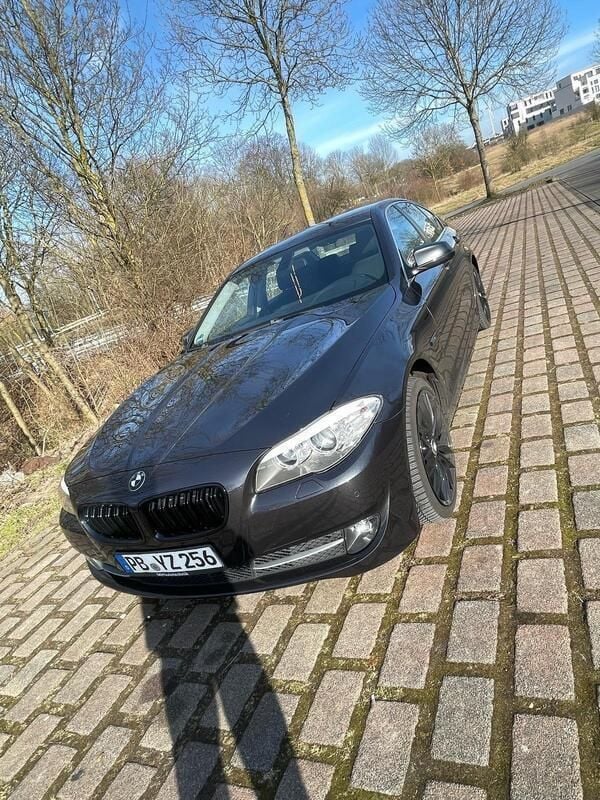 Grau Gebraucht 2010 BMW 523 Limousine | 13.000 € (Guter Preis) - Bild 1/4