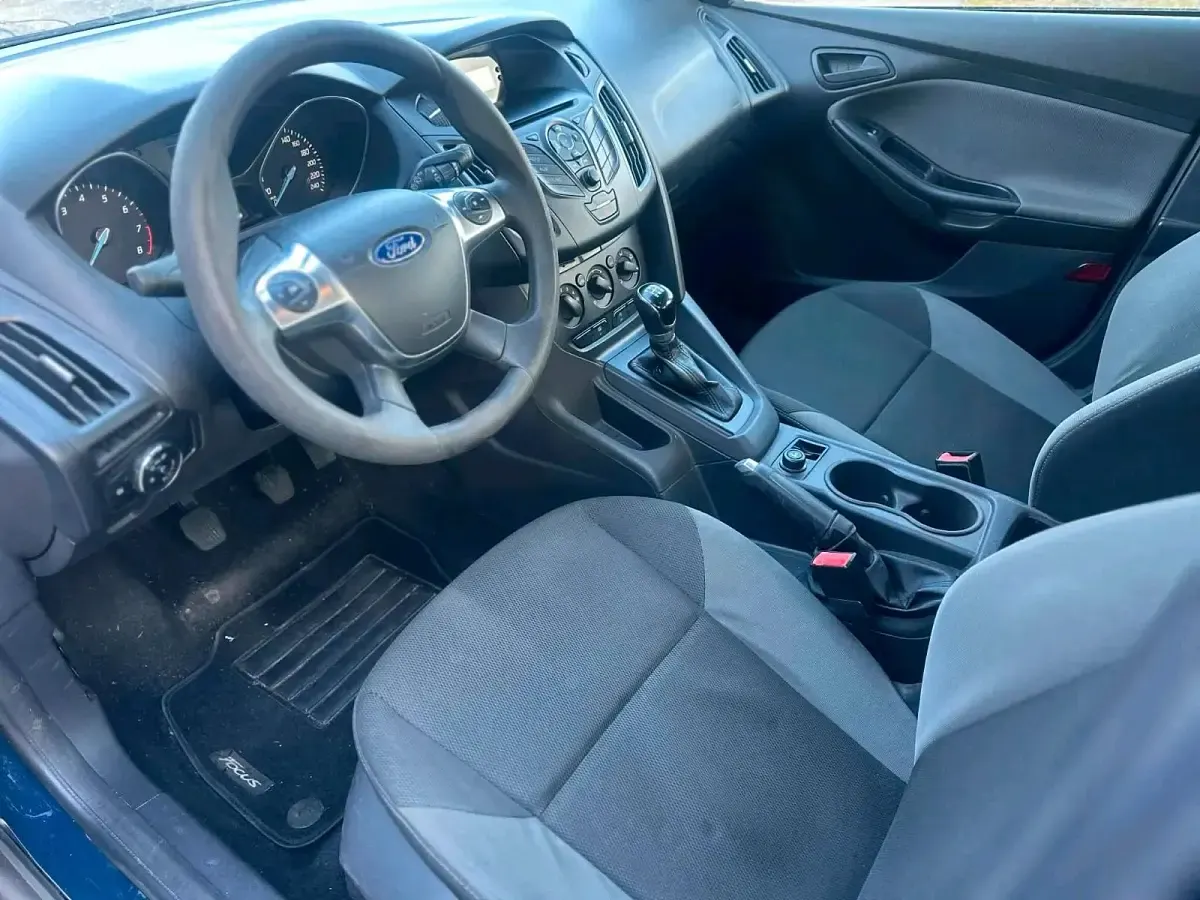 Usado Ford Focus 100 CV (73 kW) 2013 Azul Familiar