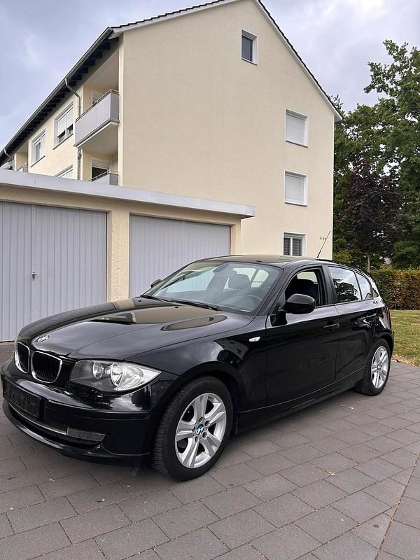 Schwarz Gebraucht 2011 BMW 116 Kleinwagen | 3.900 € (Superpreis) - Bild 1/4