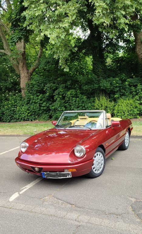 Rot Gebraucht 1992 Alfa Romeo Spider Cabrio | 26.500 € - Bild 1/4