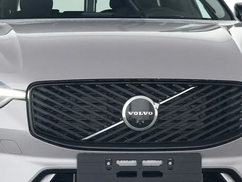 Gebraucht Volvo XC60 Plus 250 PS (183 kW) 2025 Silber SUV