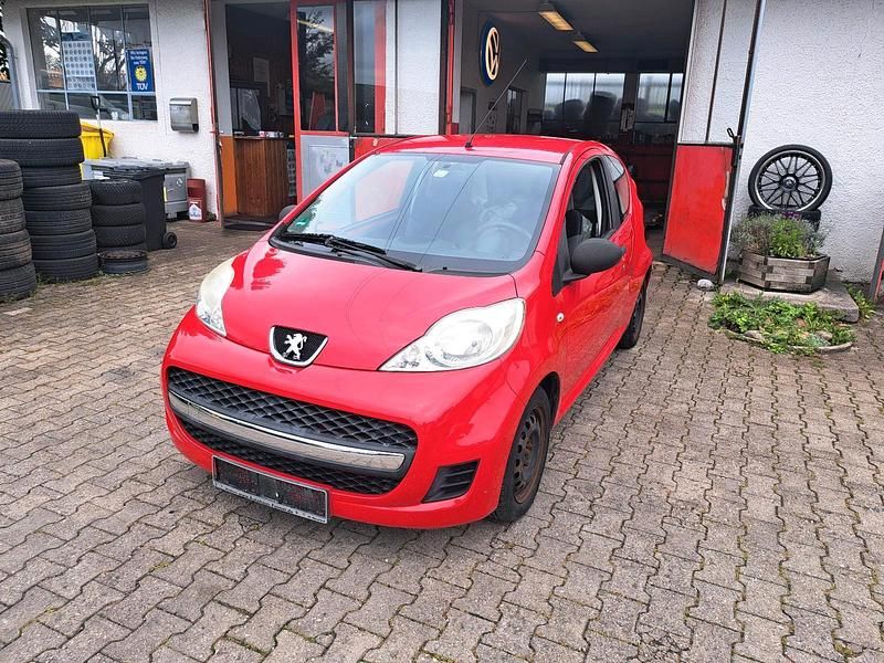 Rot Gebraucht 2009 Peugeot 107 Kleinwagen | 790 € (Guter Preis) - Bild 1/4