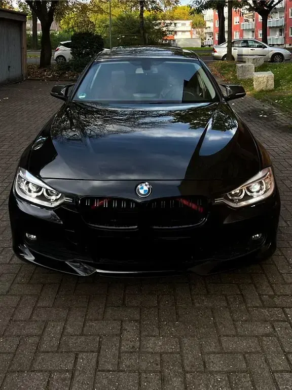 Gebraucht BMW 320 Sport Line 184 PS (135 kW) 2012 Schwarz Limousine