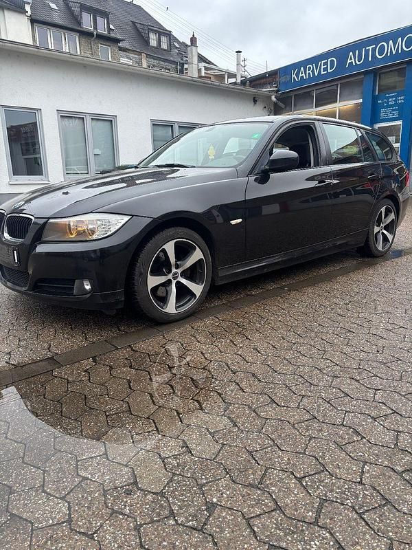 Gebraucht BMW 318 136 PS (100 kW) 2012 Schwarz Kombi