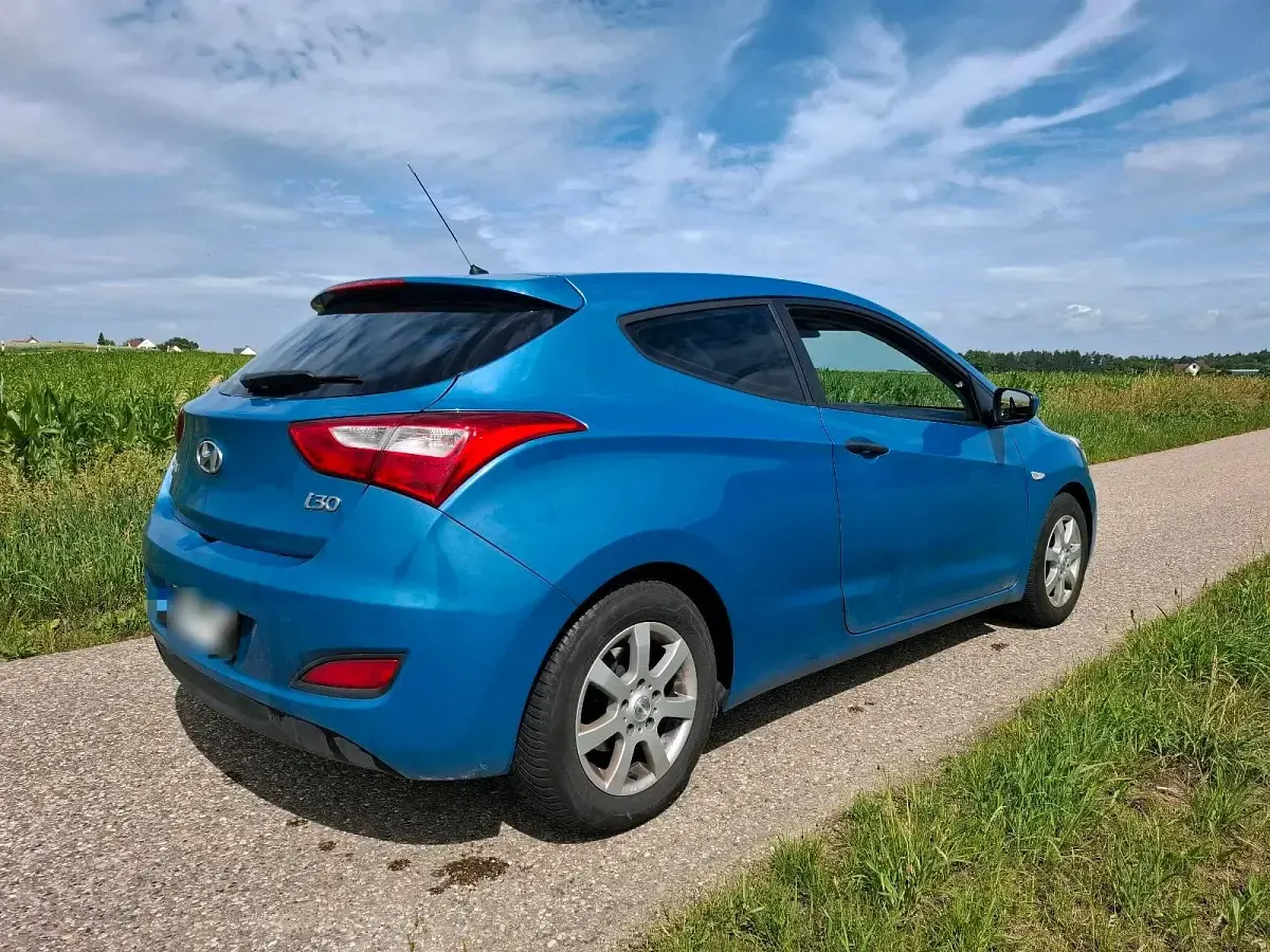 Gebraucht Hyundai i30 99 PS (72 kW) 2013 Blau Coupé