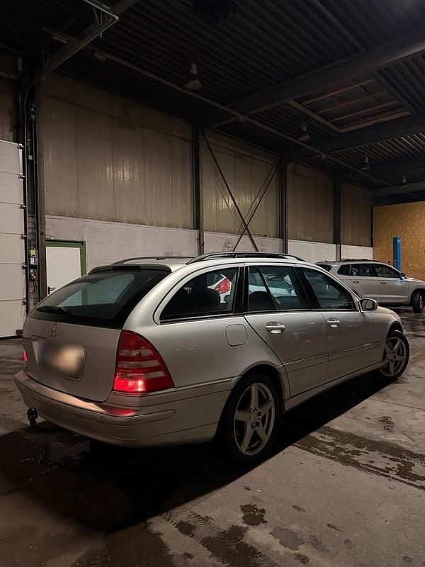 Gebraucht Mercedes C320 224 PS (164 kW) 2006 Silber Kombi