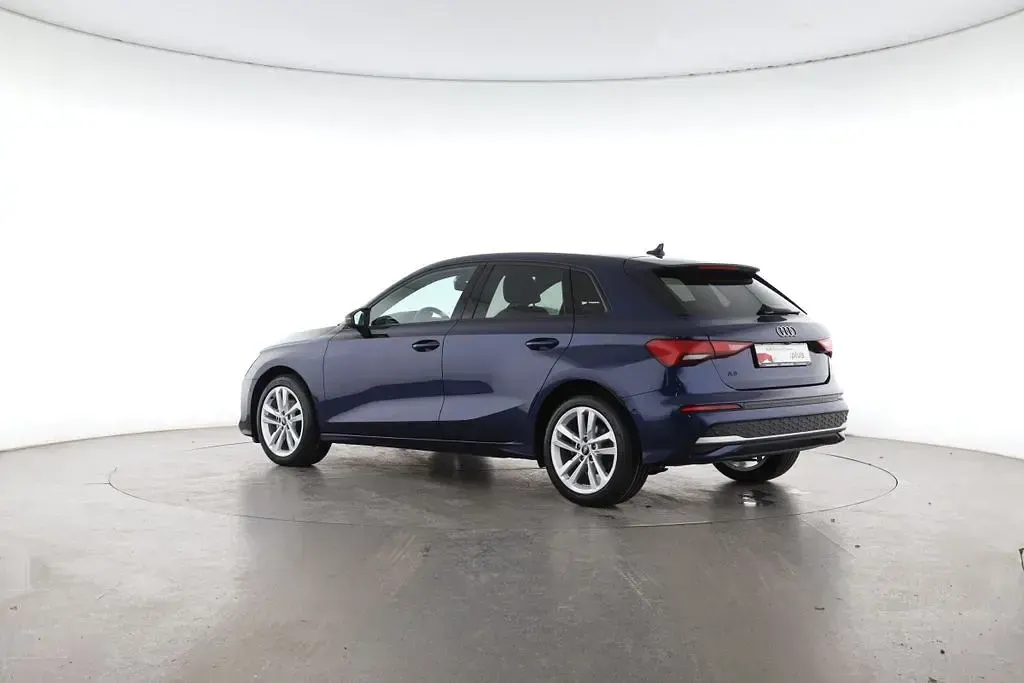 Używany Audi A3 Advanced 150 KM (110 kW) 2025 Niebieski Sedan/Limuzyna