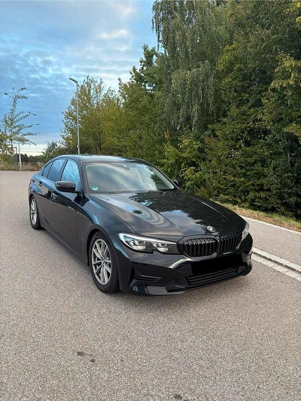 Schwarz Gebraucht 2019 BMW 320 Limousine | 20.790 € (Fairer Preis) - Bild 1/4