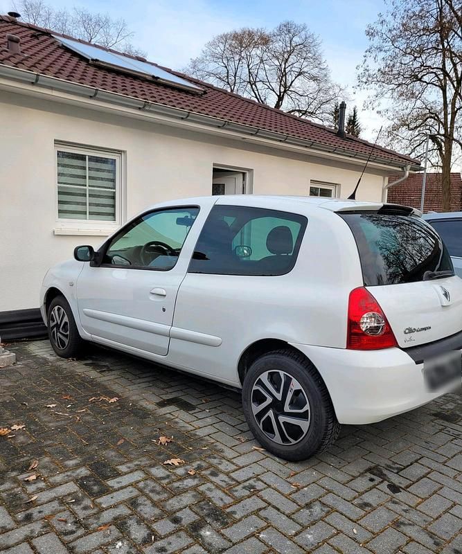 Gebraucht Renault Clio II Campus 58 PS (42 kW) 2008 Weiß Kleinwagen