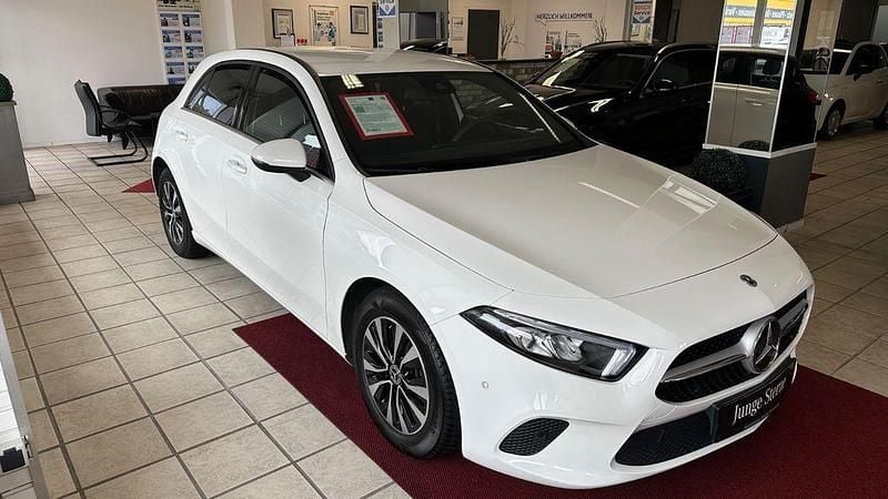 Gebraucht Mercedes A180 116 PS (85 kW) 2022 Weiß Limousine