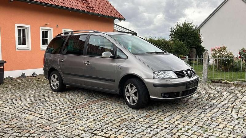 Silber Gebraucht 2010 Seat Alhambra Vigo Van / Kleinbus | 6.990 € (Teuer) - Bild 1/4