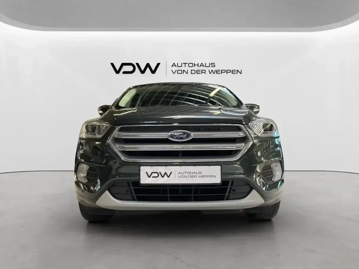 Gebraucht Ford Kuga Titanium 120 PS (88 kW) 2018 Grün SUV