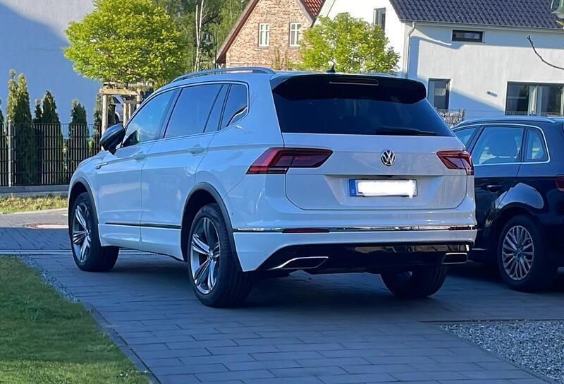 Weiß Gebraucht 2019 VW Tiguan Allspace R-line SUV | 23.998 € (Etwas zu teuer) - Bild 1/4