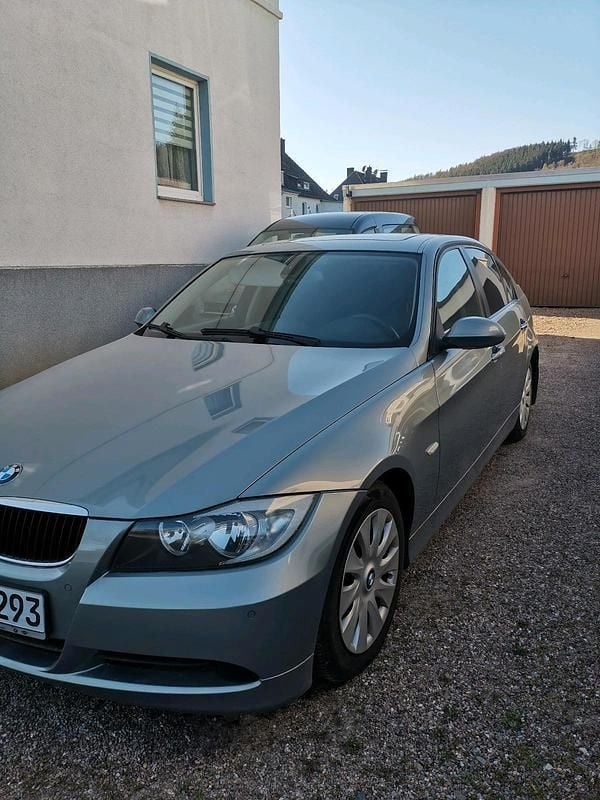Grau Gebraucht 2005 BMW 320 Limousine | 5.500 € (Fairer Preis) - Bild 1/4