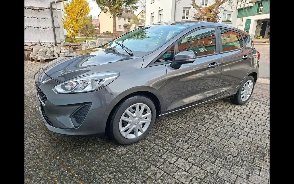 Gebraucht Ford Fiesta Cool & Connect 86 PS (63 kW) 2018 Grau Kleinwagen