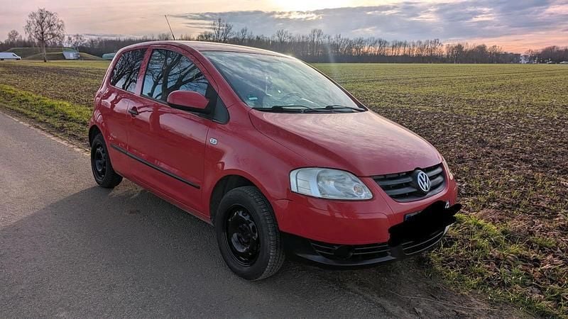 Rot Gebraucht 2008 VW Fox Kleinwagen | 955 € (Guter Preis) - Bild 1/4