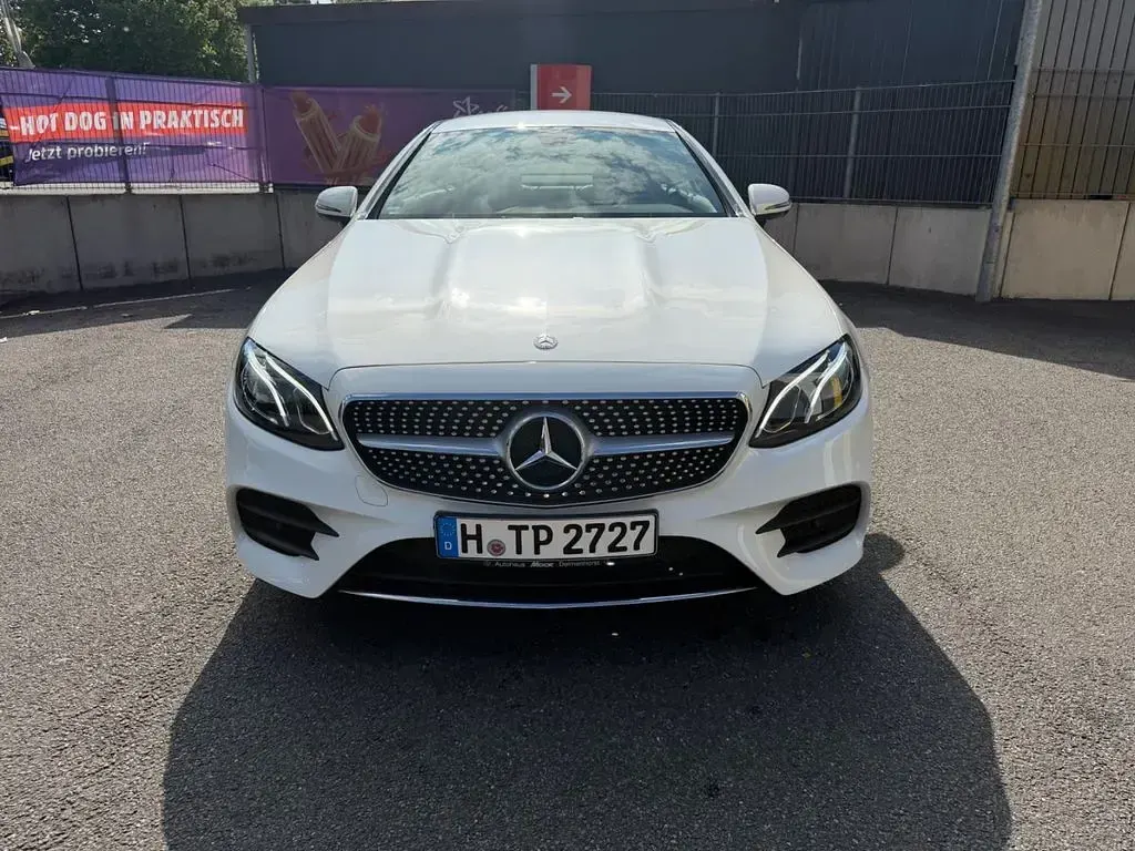 Używany Mercedes E300 AMG line 245 KM (180 kW) 2017 Biały Coupe