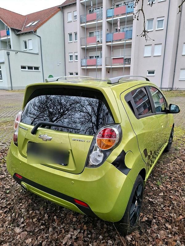 Gebraucht Chevrolet Spark 81 PS (59 kW) 2011 Grün Kleinwagen