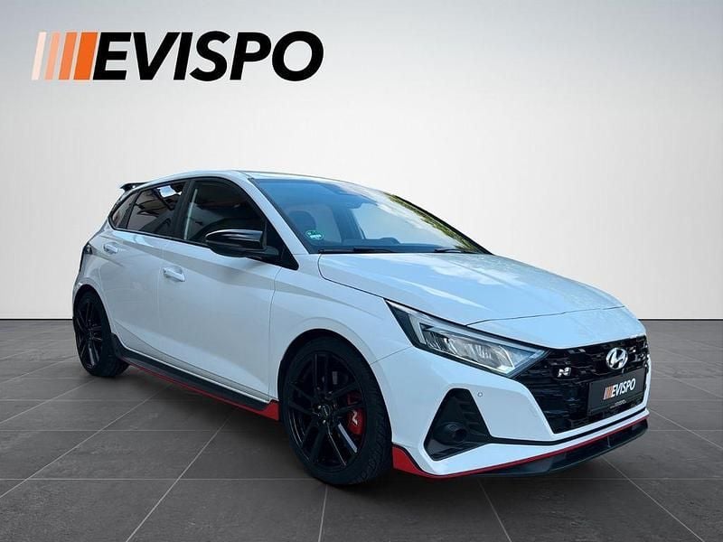 Weiß Gebraucht 2021 Hyundai i20 N Performance Limousine | 21.880 € (Fairer Preis) - Bild 1/4