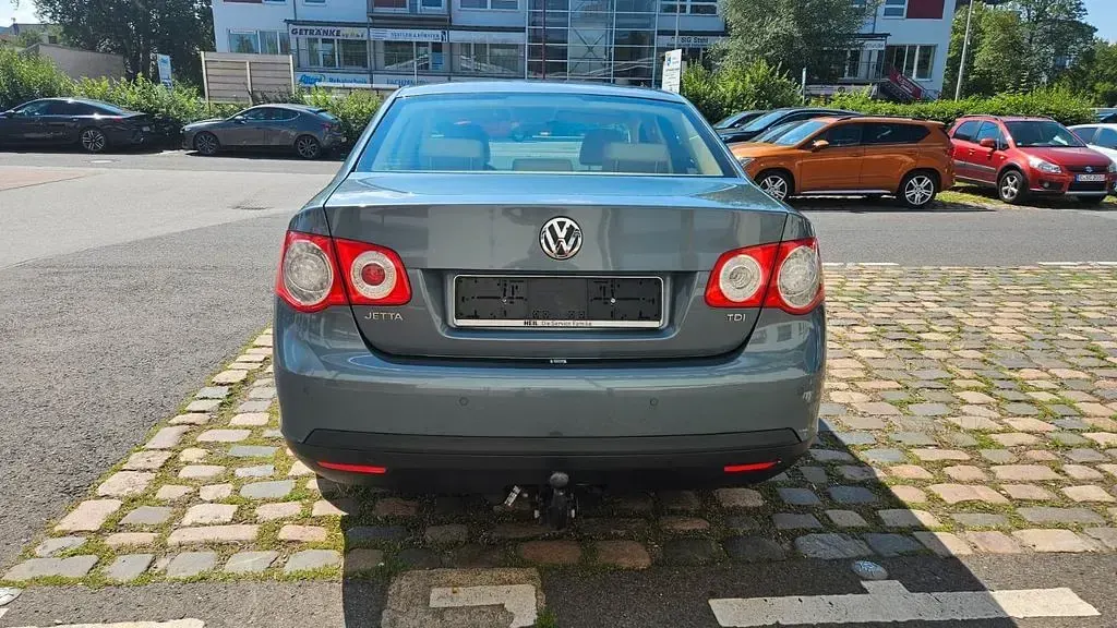 Gebraucht VW Jetta Comfortline 105 PS (77 kW) 2009 Blau Limousine