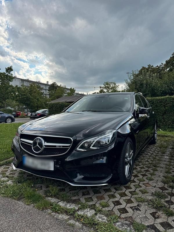 Schwarz Gebraucht 2015 Mercedes E350 AMG Limousine | 26.350 € (Teuer) - Bild 1/4