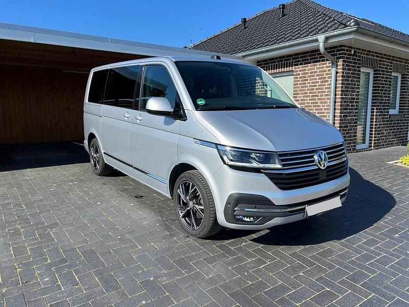 Silber Gebraucht 2021 VW Multivan Highline Van | 43.000 € (Teuer) - Bild 1/4