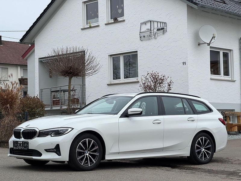 Weiß Gebraucht 2020 BMW 318 Advantage Kombi | 18.490 € (Fairer Preis) - Bild 1/4