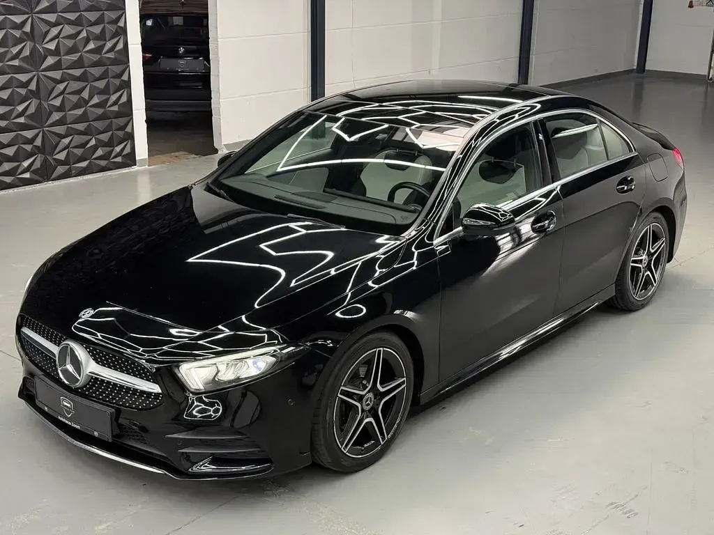 Gebraucht Mercedes A180 AMG 116 PS (85 kW) 2019 Schwarz Limousine