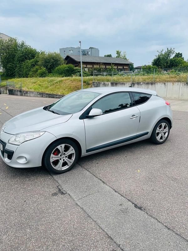 Silber Gebraucht 2011 Renault Mégane Coupé Coupé | 4.200 € - Bild 1/4