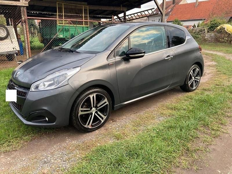 Grau Gebraucht 2018 Peugeot 208 GT-line Kleinwagen | 9.600 € (Fairer Preis) - Bild 1/4