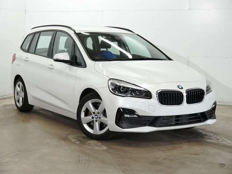 Gebraucht BMW 220 Advantage 190 PS (139 kW) 2022 Mineralweiss metallic Van / Kleinbus