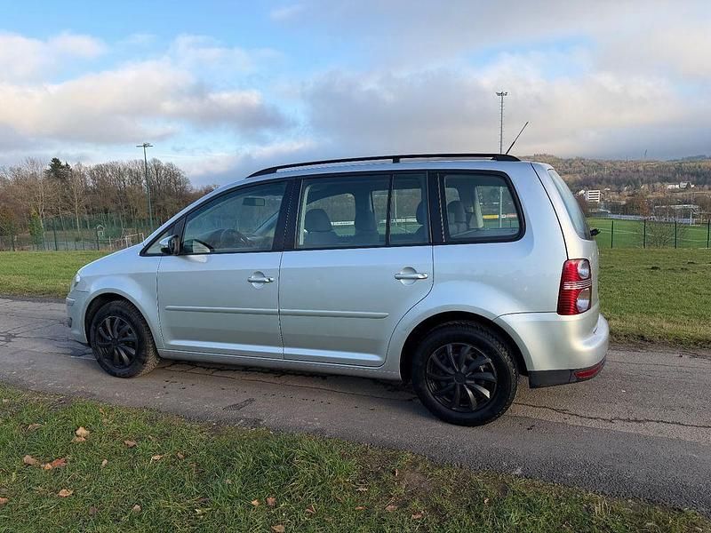 Gebraucht VW Touran Trendline 140 PS (102 kW) 2009 Silber Van / Kleinbus