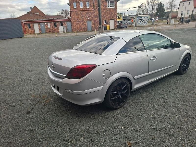 Gebraucht Opel Astra Cabriolet Edition 140 PS (102 kW) 2007 Silber Cabrio