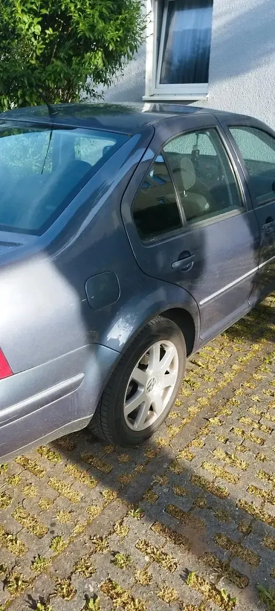 Gebraucht VW Bora 100 PS (73 kW) 2005 Blau Kleinwagen