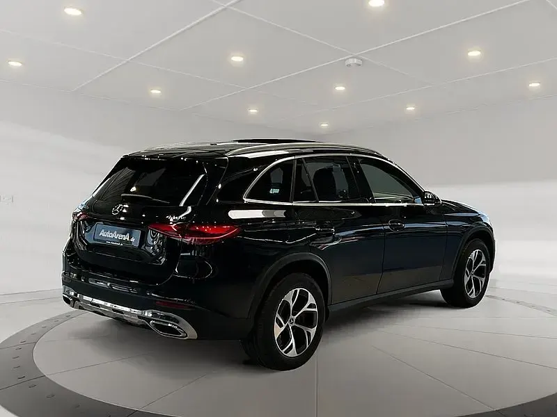 Gebraucht Mercedes GLC300e Avantgarde 204 PS (150 kW) 2023 Unilack schwarz SUV
