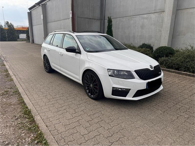 Weiß Gebraucht 2014 Skoda Octavia RS Kombi | 13.699 € - Bild 1/4