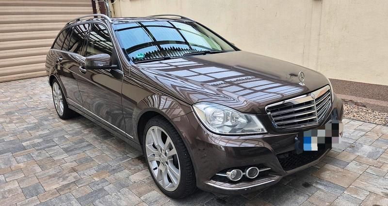 Braun Gebraucht 2013 Mercedes C200 Kombi | 9.900 € (Fairer Preis) - Bild 1/4