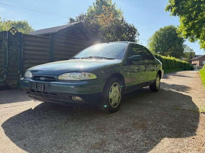 Grün Gebraucht 1996 Ford Mondeo Limousine | 2.500 € - Bild 1/4
