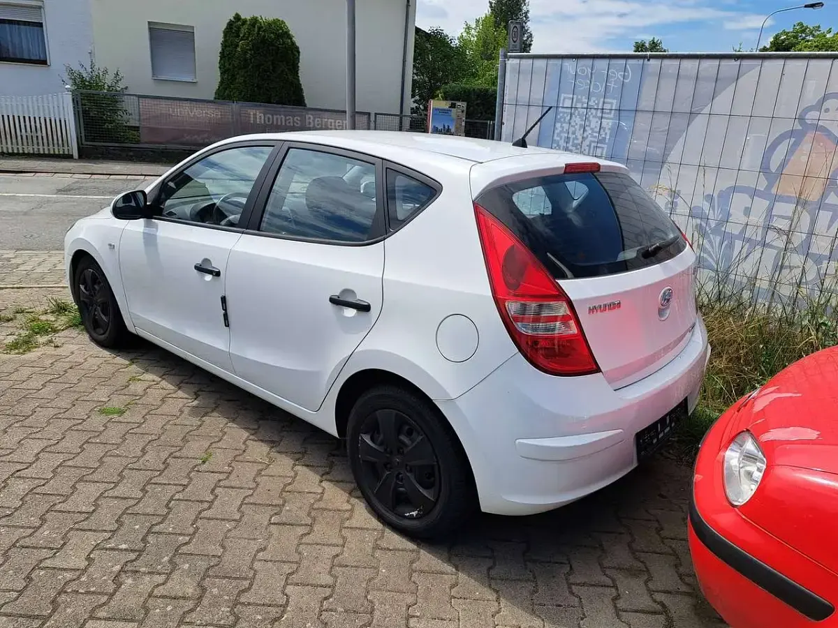 Gebraucht Hyundai i30 90 PS (66 kW) 2009 Weiß Limousine