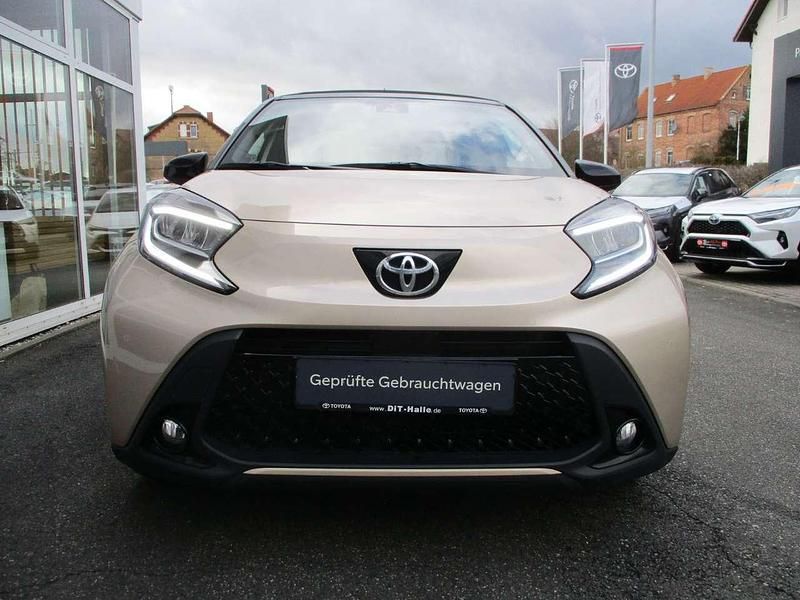 Gebraucht Toyota Aygo Style 72 PS (52 kW) 2023 Ginger beige/ dach schwarz Kleinwagen