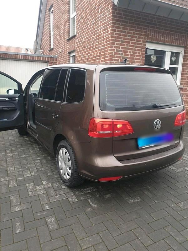Gebraucht VW Touran 105 PS (77 kW) 2015 Braun Van / Kleinbus